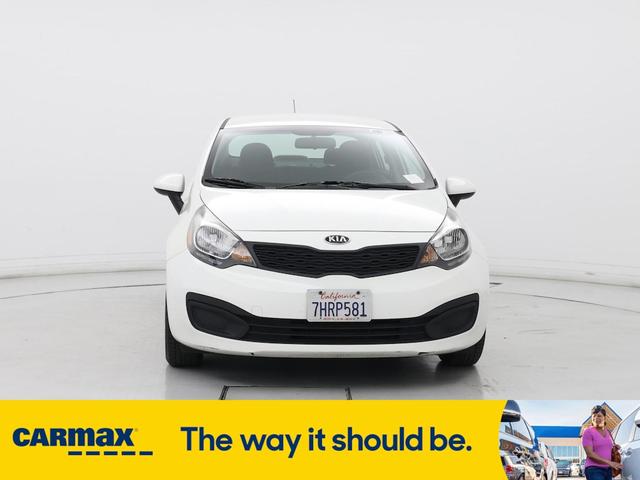 Photo of 2014 White Kia Rio