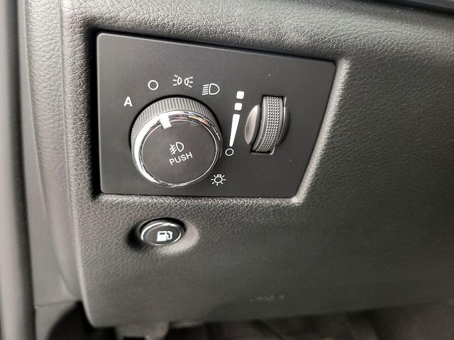Photo of 2017 White Jeep Grand Cherokee