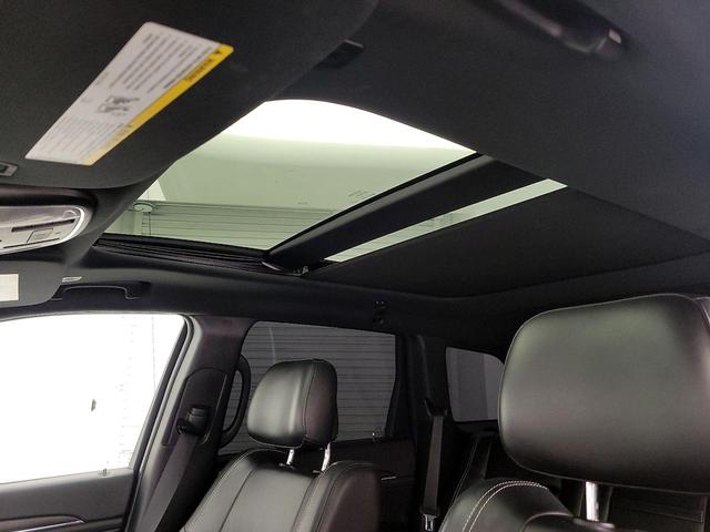 Photo of 2017 White Jeep Grand Cherokee