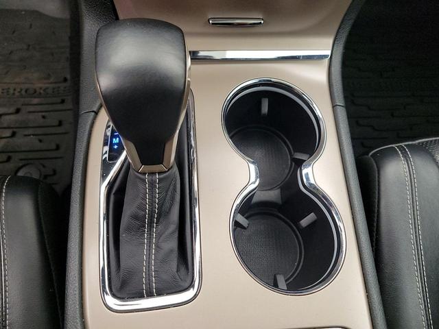 Photo of 2017 White Jeep Grand Cherokee