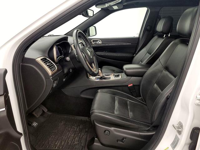 Photo of 2017 White Jeep Grand Cherokee