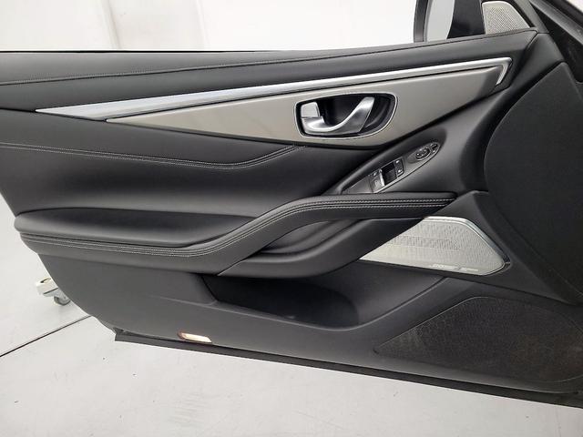 Photo of 2017 Gray INFINITI Q60
