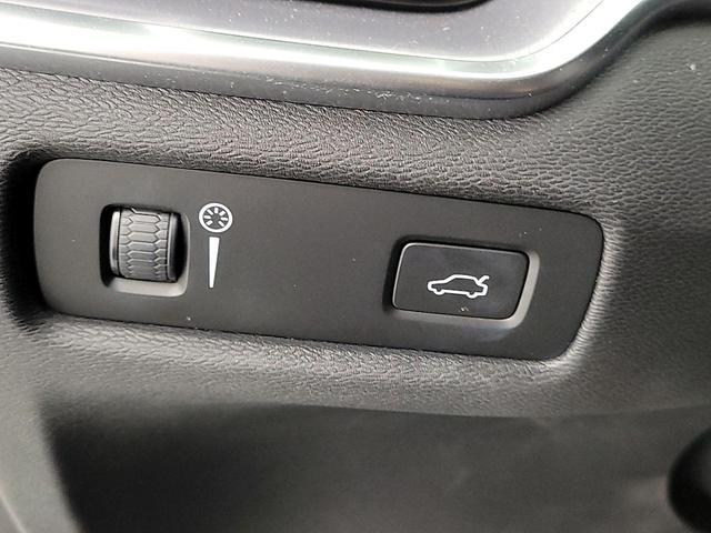 Photo of 2020 White Volvo S60