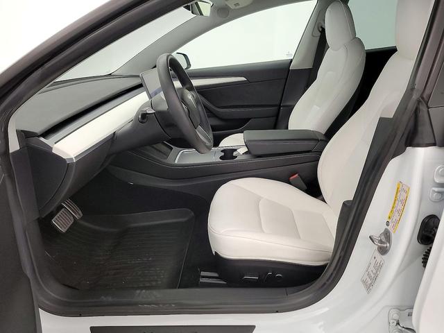 Photo of 2021 White Tesla Model 3