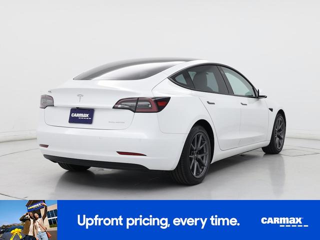 Photo of 2021 White Tesla Model 3
