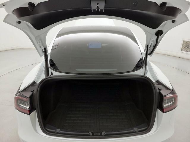 Photo of 2021 White Tesla Model 3