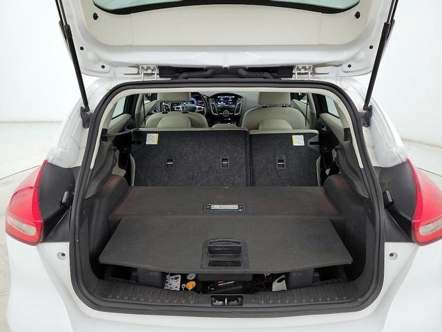 Photo of 2015 White Ford Focus Electric
