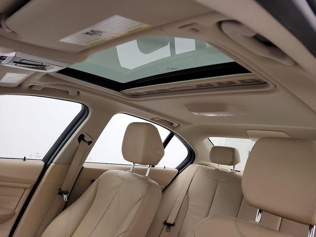 Photo of 2014 White BMW 328