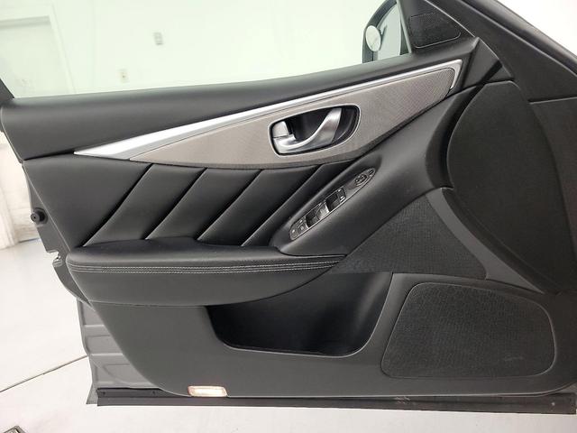Photo of 2015 Gray INFINITI Q50 Hybrid