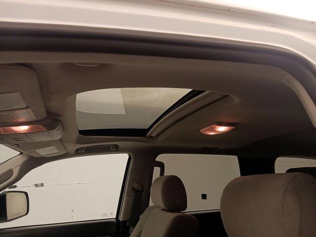 Photo of 2016 White Toyota Sequoia