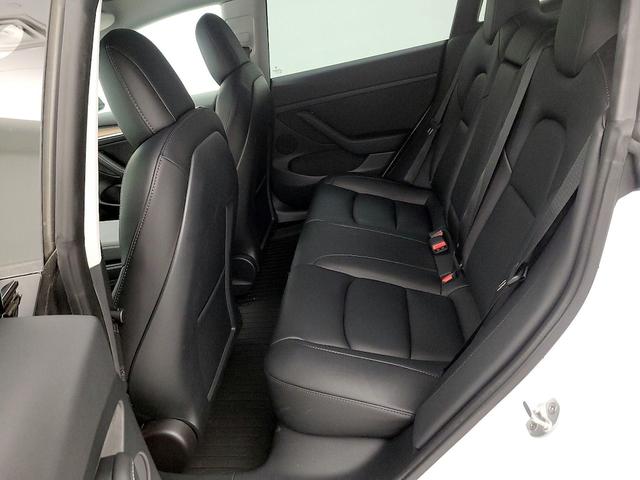Photo of 2022 White Tesla Model 3