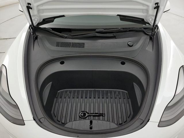 Photo of 2022 White Tesla Model 3