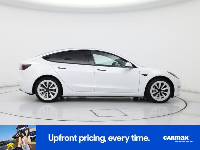 Photo of 2022 White Tesla Model 3