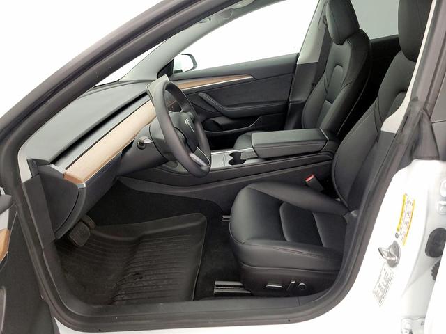 Photo of 2022 White Tesla Model 3