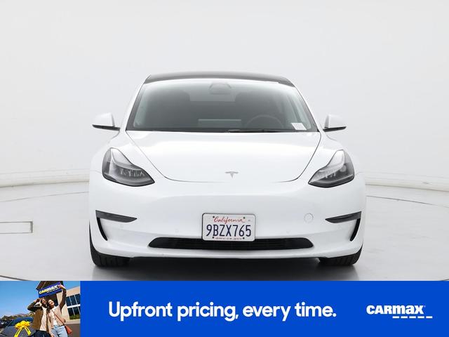 Photo of 2022 White Tesla Model 3