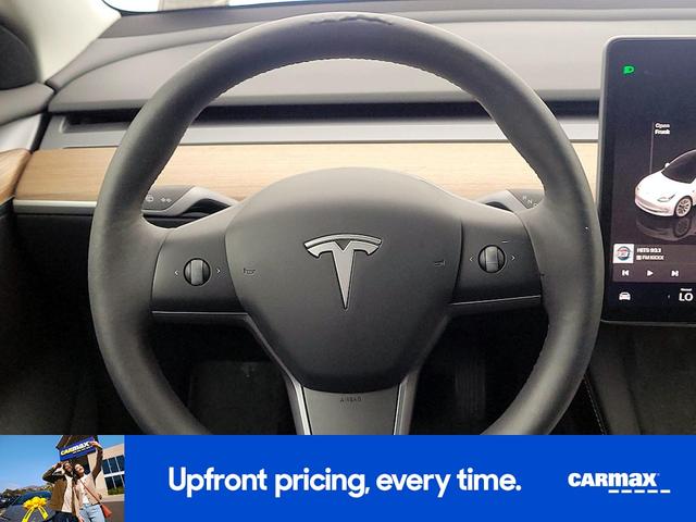 Photo of 2022 White Tesla Model 3