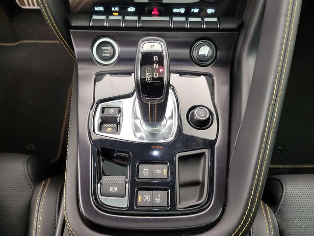 Photo of 2018 Black Jaguar F-TYPE