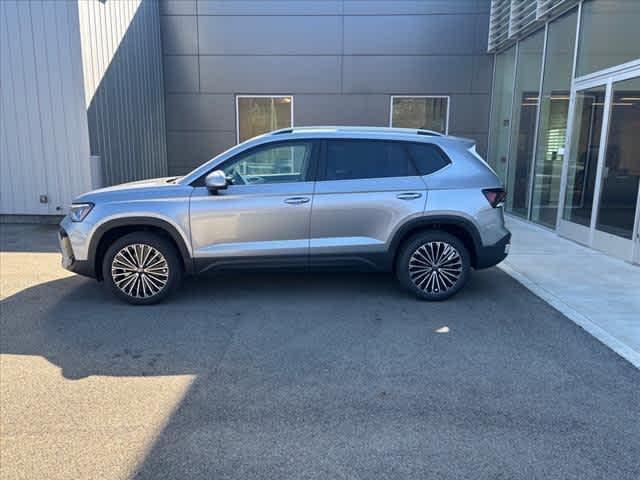 Photo of 2025 Pyrite Silver Metallic Volkswagen Taos