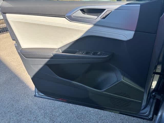 Photo of 2025 Pyrite Silver Metallic Volkswagen Taos