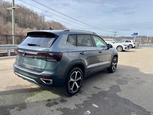 Photo of 2025 Platinum Gray Metallic Volkswagen Taos