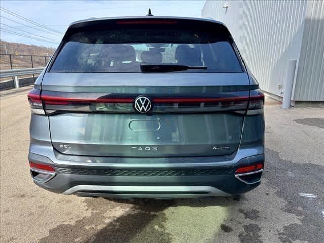 Photo of 2025 Platinum Gray Metallic Volkswagen Taos