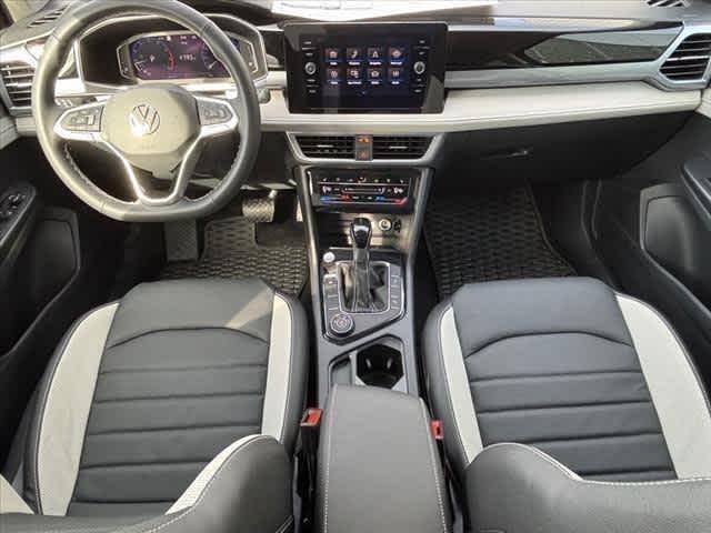 Photo of 2025 Platinum Gray Metallic Volkswagen Taos