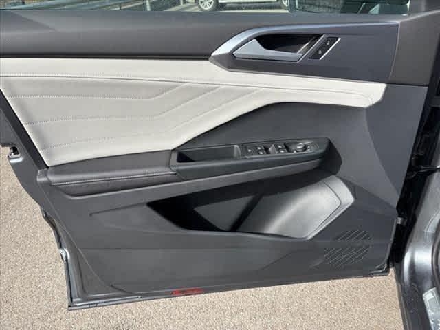 Photo of 2025 Platinum Gray Metallic Volkswagen Taos