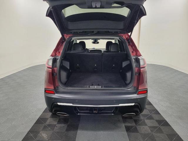 Photo of 2019 Velvet Red Pearlcoat Jeep Cherokee