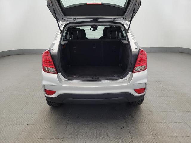 Photo of 2017 Silver Ice Metallic Chevrolet Trax