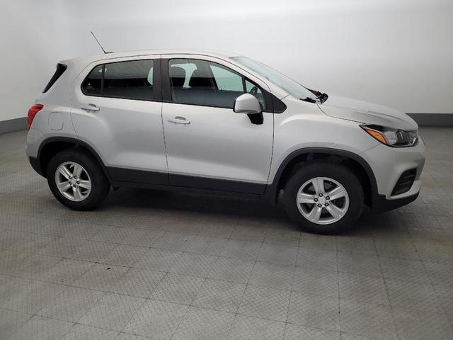 Photo of 2017 Silver Ice Metallic Chevrolet Trax