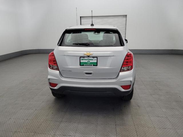Photo of 2017 Silver Ice Metallic Chevrolet Trax