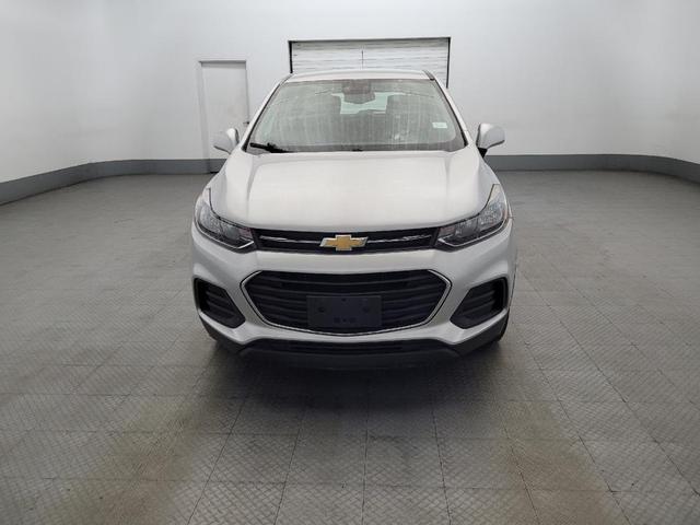Photo of 2017 Silver Ice Metallic Chevrolet Trax
