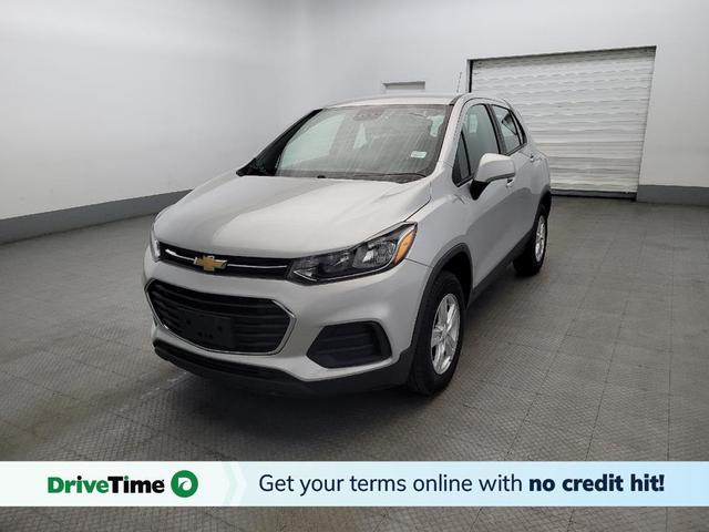 Photo of 2017 Silver Ice Metallic Chevrolet Trax