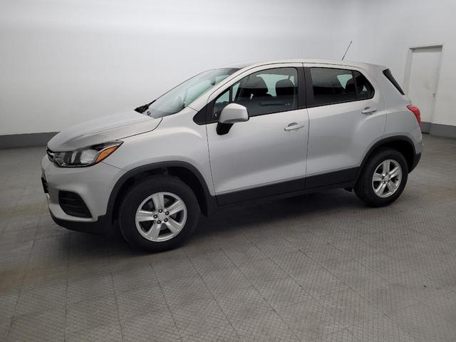 Photo of 2017 Silver Ice Metallic Chevrolet Trax