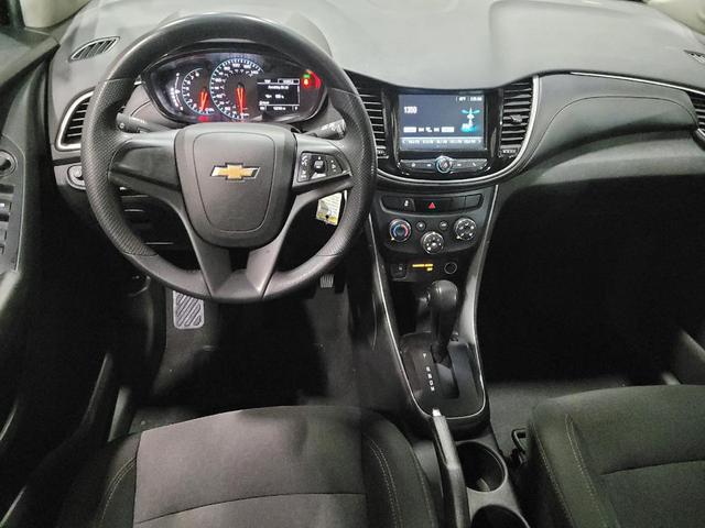 Photo of 2017 Silver Ice Metallic Chevrolet Trax