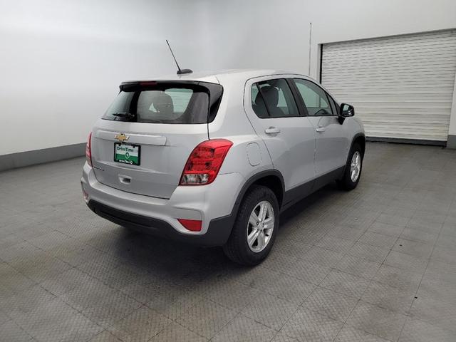 Photo of 2017 Silver Ice Metallic Chevrolet Trax