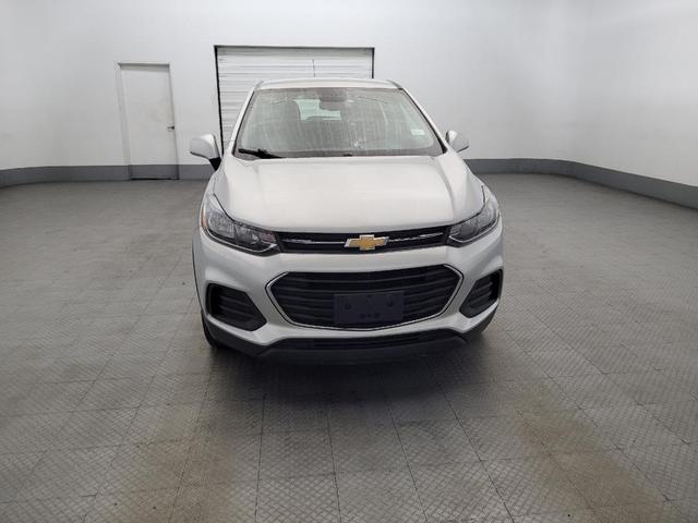 Photo of 2017 Silver Ice Metallic Chevrolet Trax