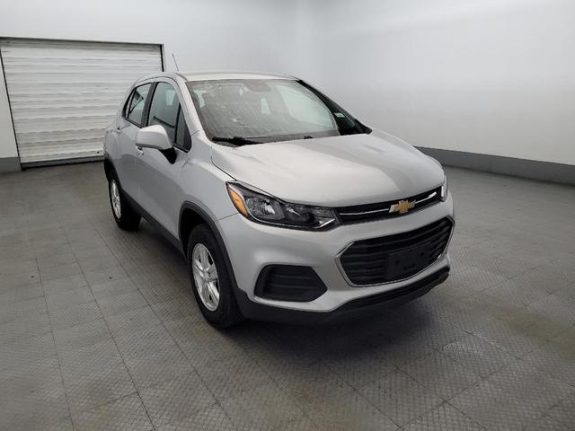Photo of 2017 Silver Ice Metallic Chevrolet Trax