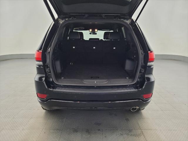 Photo of 2021 Diamond Black Crystal Pearlcoat Jeep Grand Cherokee