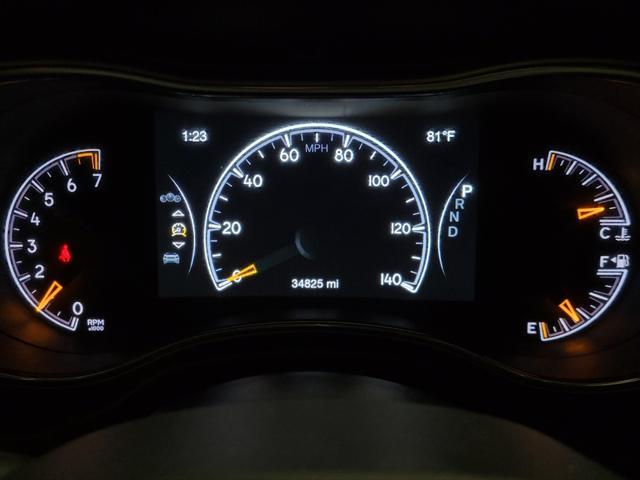 Photo of 2021 Diamond Black Crystal Pearlcoat Jeep Grand Cherokee