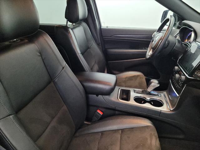 Photo of 2021 Diamond Black Crystal Pearlcoat Jeep Grand Cherokee