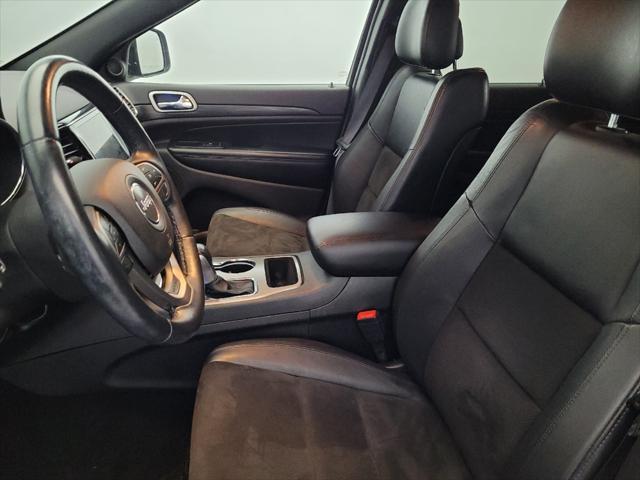 Photo of 2021 Diamond Black Crystal Pearlcoat Jeep Grand Cherokee
