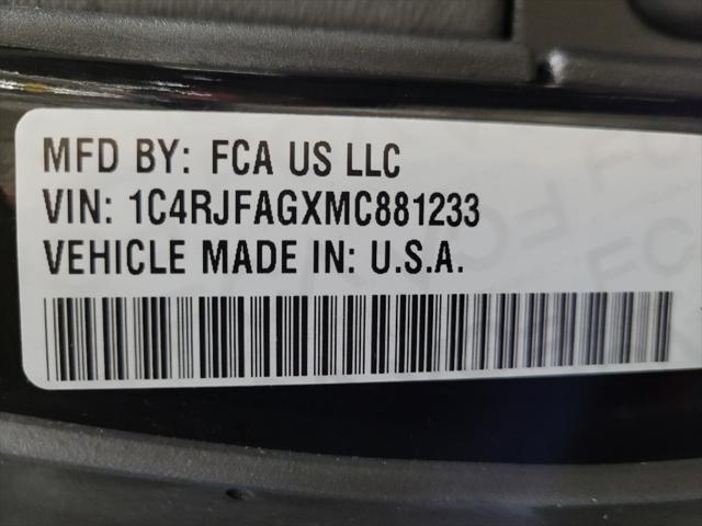 Photo of 2021 Diamond Black Crystal Pearlcoat Jeep Grand Cherokee