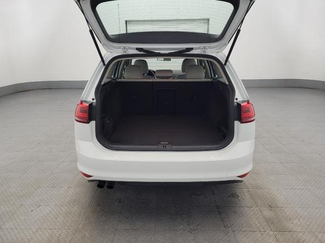 Photo of 2017 Pure White Volkswagen Golf SportWagen