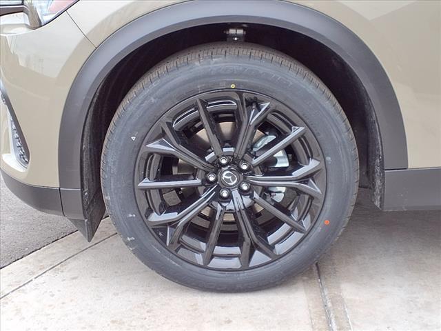 Photo of 2025 Zircon Sand Metallic Mazda CX-70