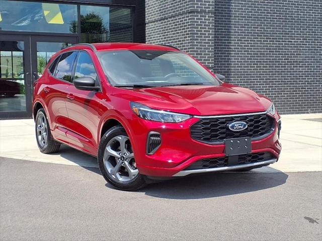 Photo of 2023 Rapid Red Metallic Tinted Clearcoat Ford Escape