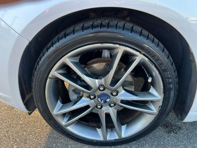 Photo of 2016 White Platinum Clearcoat Metallic Ford Fusion