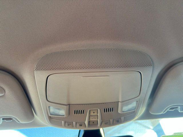 Photo of 2016 White Platinum Clearcoat Metallic Ford Fusion