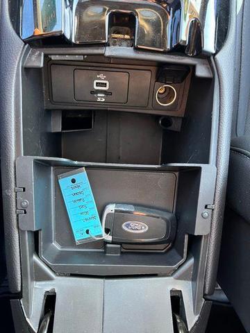 Photo of 2016 White Platinum Clearcoat Metallic Ford Fusion
