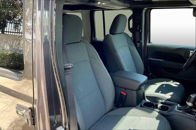 Photo of 2025 Granite Crystal Metallic Clearcoat Jeep Wrangler 4xe